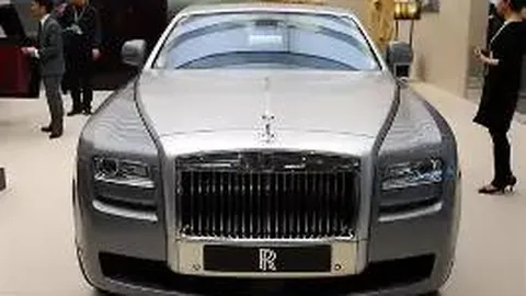 岁月流转，他们依旧携手游玩……