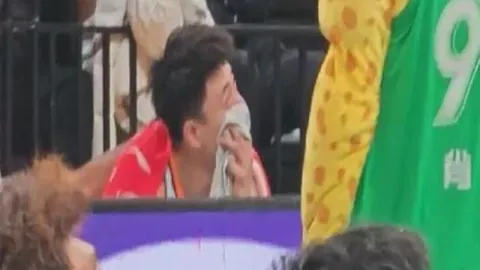 “连续三战豪取全胜！NBA临界值揭秘，湖人激战雄鹿巅峰对决！”